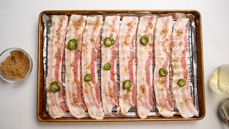 topping slices of bacon with jalapeño