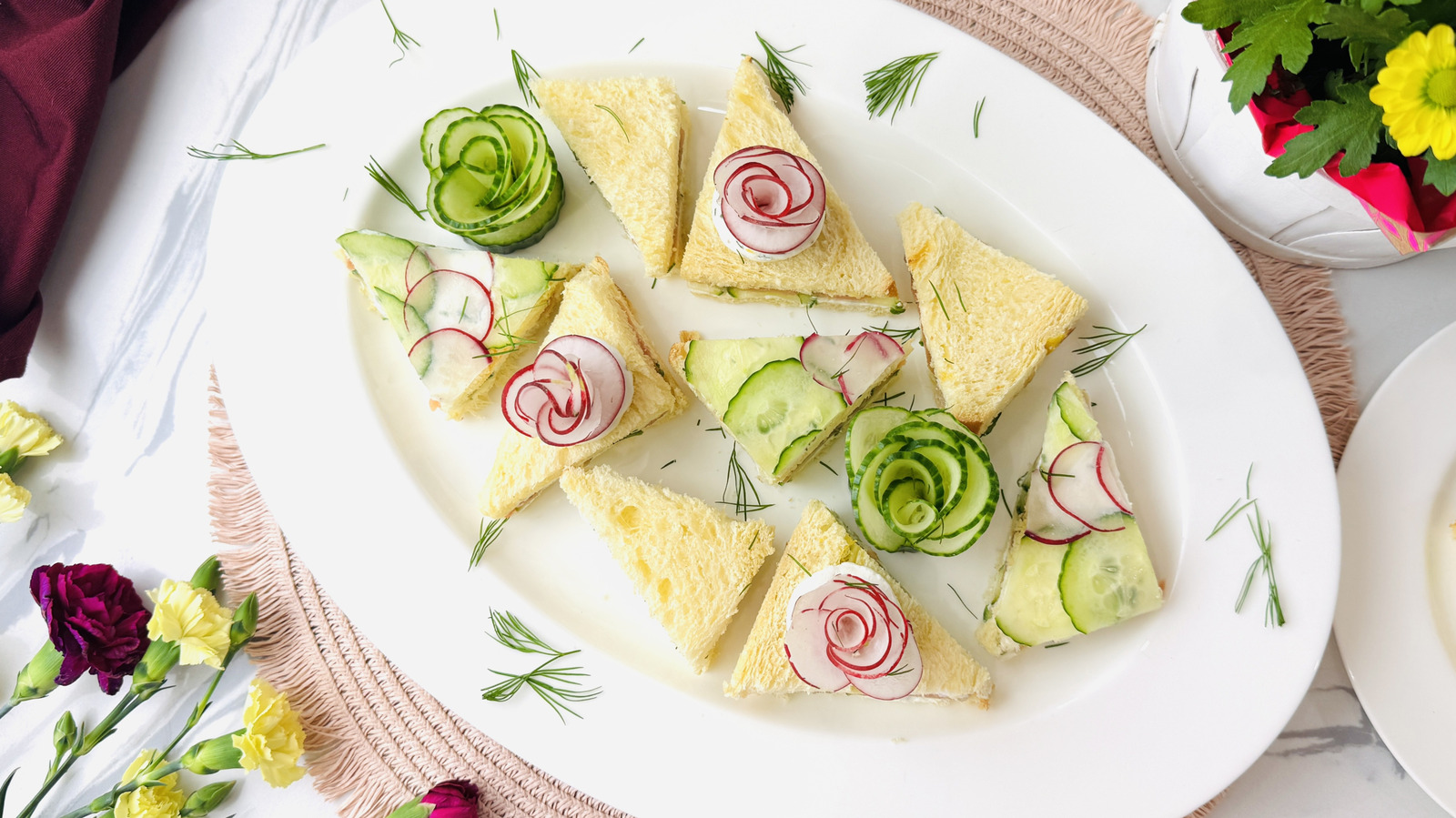 Forårs te-sandwiches med røget laks – Opskrift