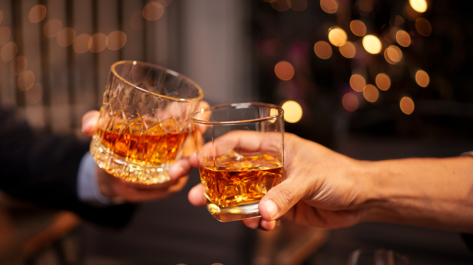 Hvorfor bliver afgifterne på britisk whisky lempet efter et kongeligt besøg