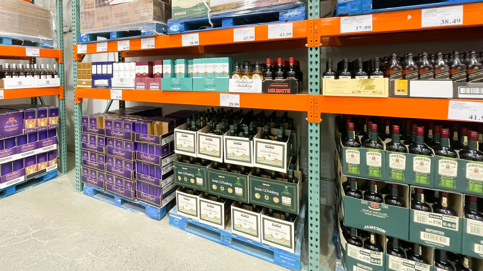 Costco har stille udgivet en ny Kirkland Signature Bourbon – kunderne har spørgsmål