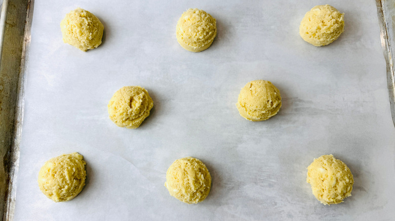 Cookie dough balls on baking sheet