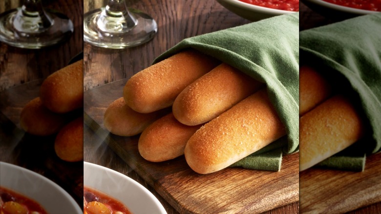 Olive Garden breadsticks nestled in green napkin