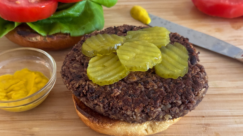 veggie burger with pickles