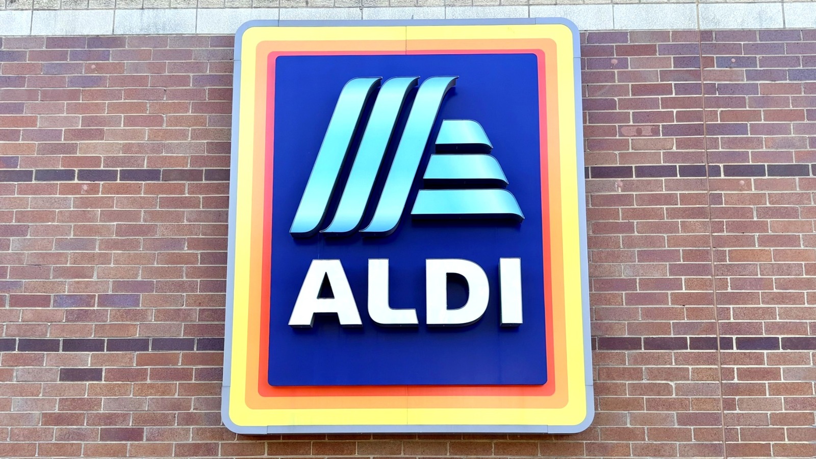 Aldi’s favorit-kylling i rød pose fås i en ny størrelse – er kunderne trætte af den?