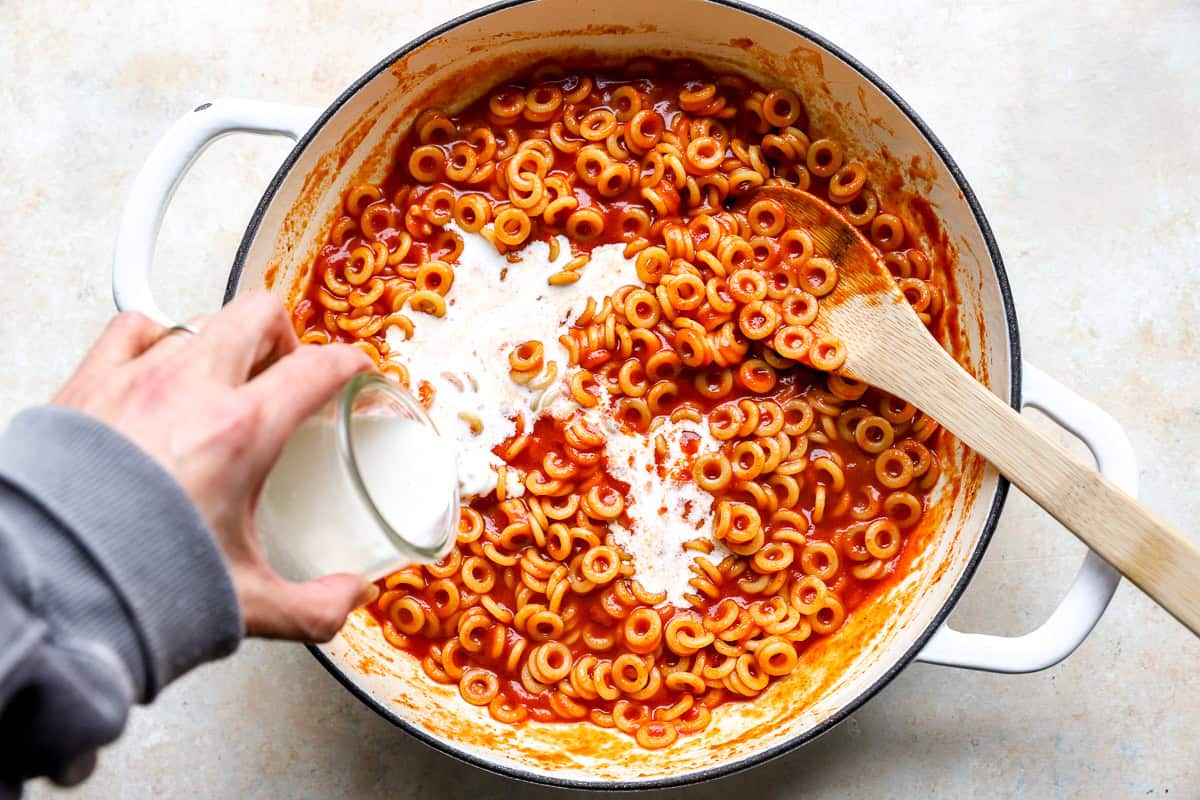 heavy cream being poured into Spagheetios