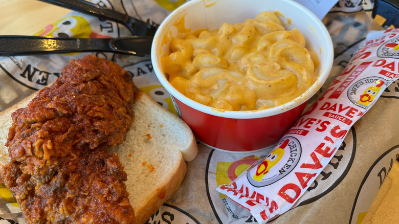 Dave's Hot Chicken with mac and cheese