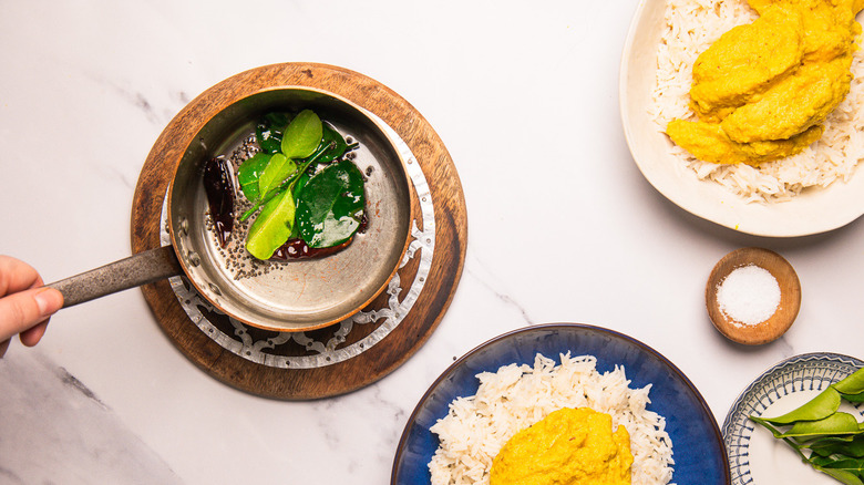 Holding saucepan with tempered oil.