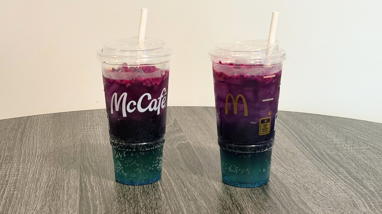 McDonald’s Red Bull Dragonberry Energizer er koffeinholdig slik i en kop – jeg er klar på det