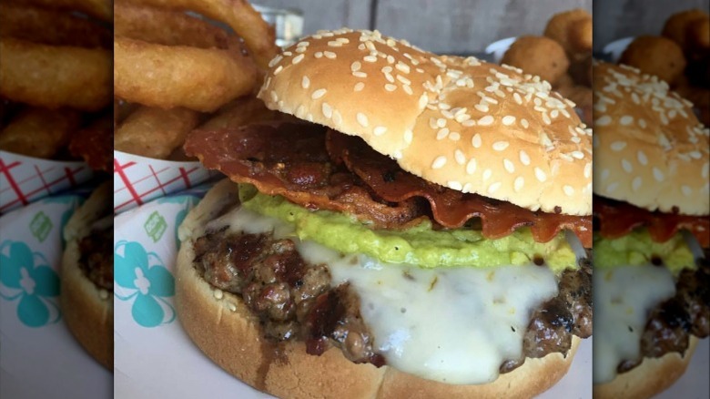 Cheeseburger with green chili