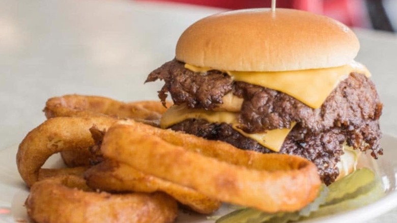 Cheeseburger served with onion rings
