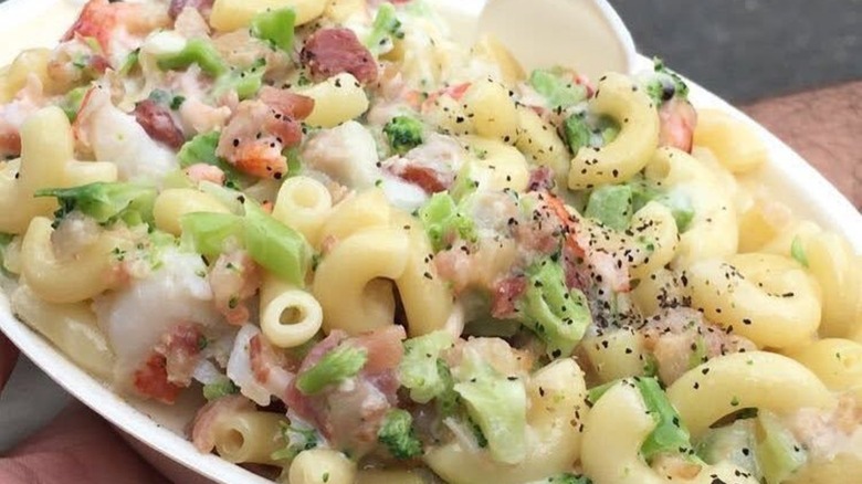 Mac with bacon and onions