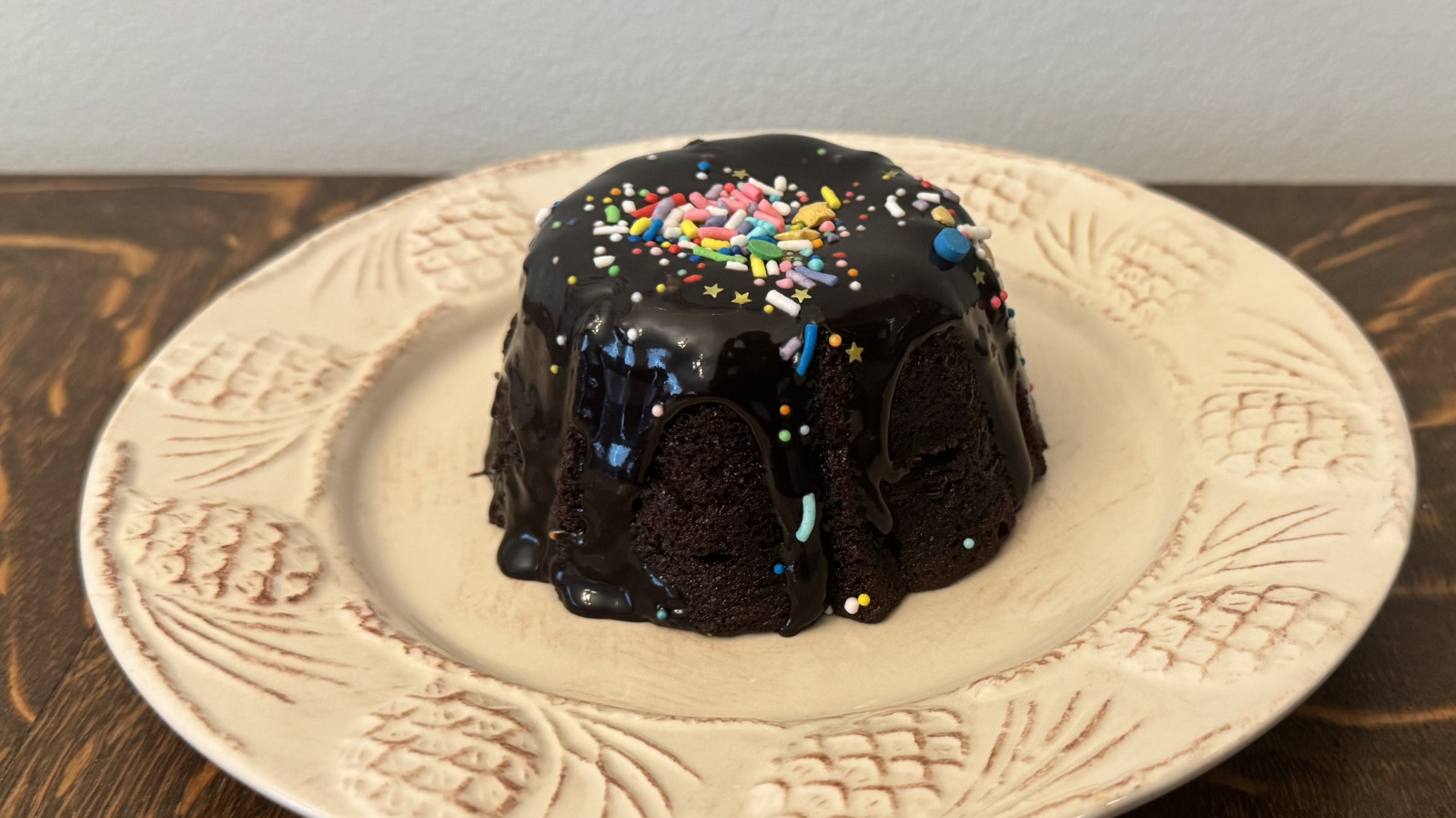 Nothing Bundt Cake’s nye galaktiske brownie-kage har netop slået Little Debbie på sin egen banehalvdel