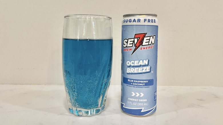 7 Brew canned Ocean Breeze Energy drink in a glass.