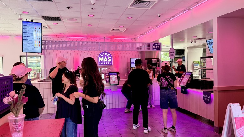 Interior of Live Mas Cafe in Irvine, California
