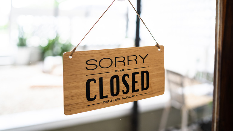 Closed sign on restaurant door