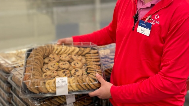 Employee holding a Member's Mark assorted cookie tray