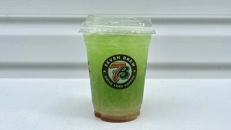 7 Brew Drizzled Apple 7 Energy on white table