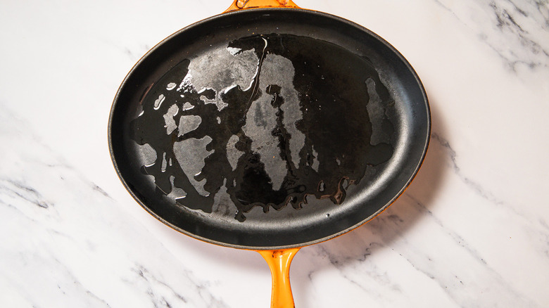 Cast iron pan with oil