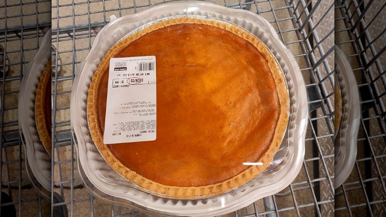 Close-up of a Kirkland Signature pumpkin pie in a shopping cart