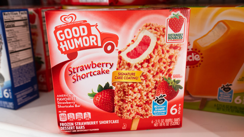 A box of Good Humor Strawberry Shortcake on a grocery store aisle shelf