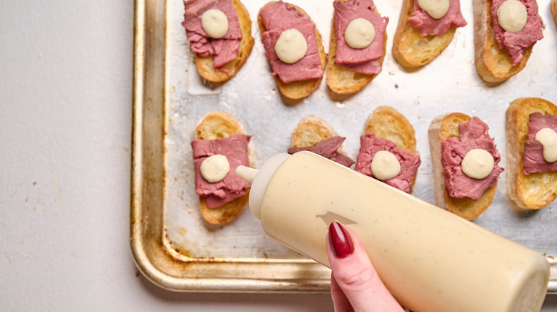 dolloping cream onto crostinis