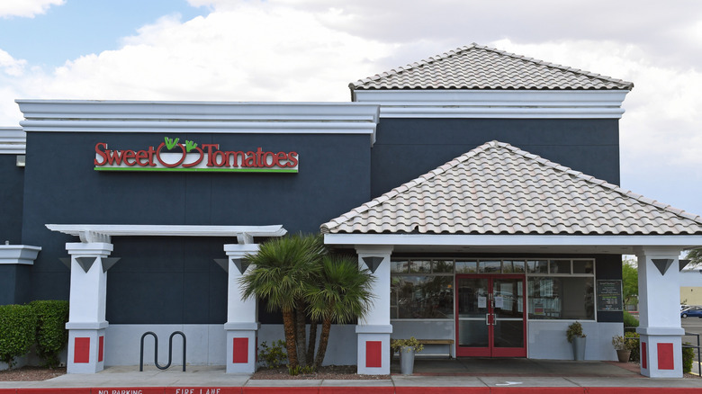 Exterior of a Sweet Tomatoes restaurant.