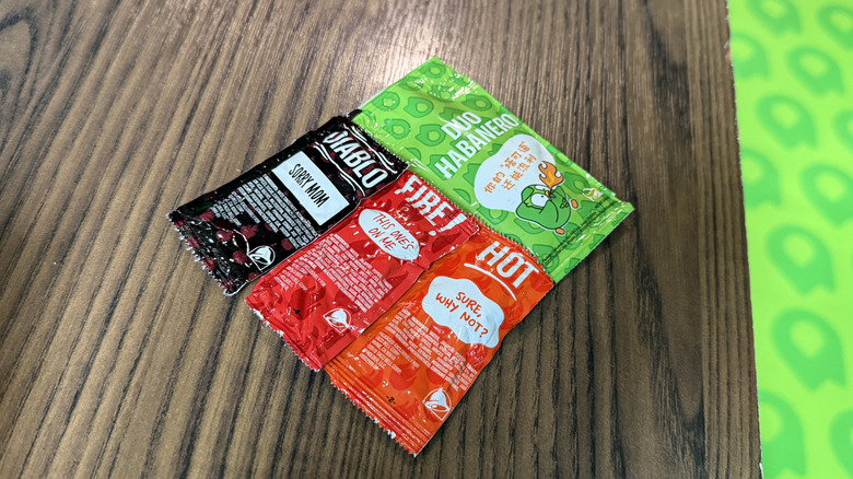 Various Taco Bell hot sauce packets
