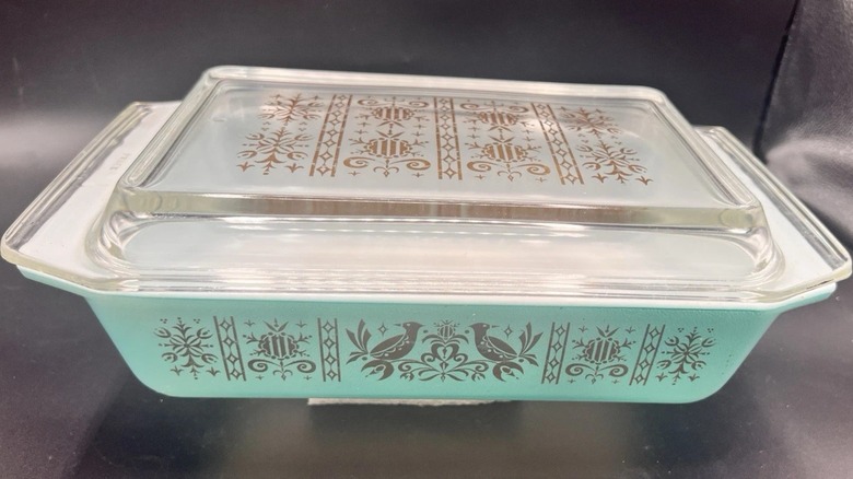 Pyrex Turquoise Golden Birds Space-Saver casserole