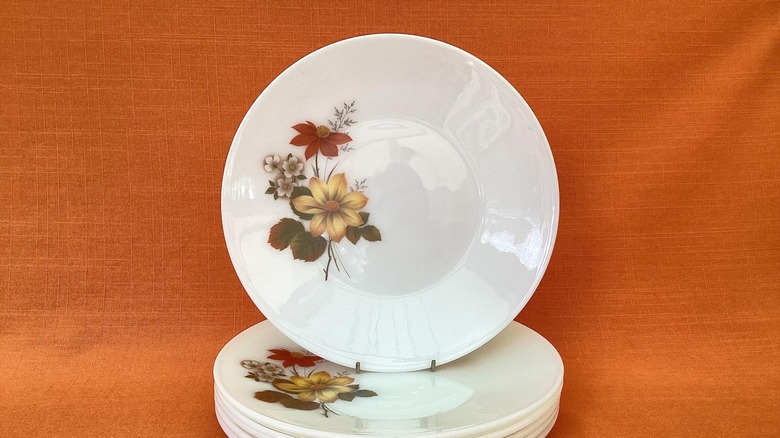 Vintage Pyrex plate with Autumn Glory pattern