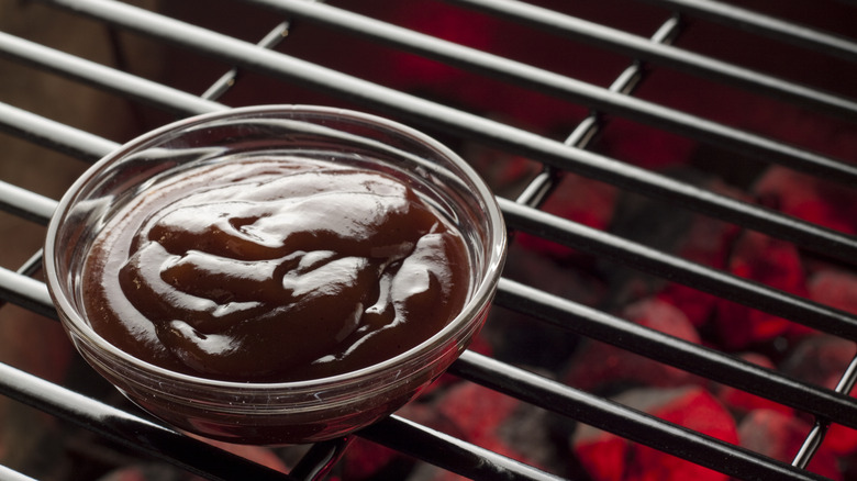 barbecue sauce dish on grill