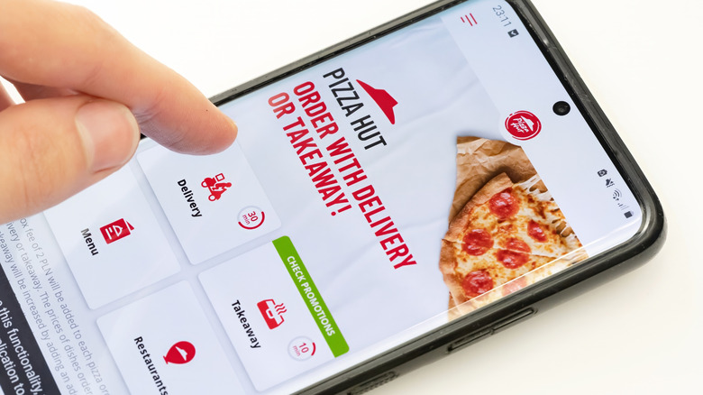 customer using Pizza Hut app